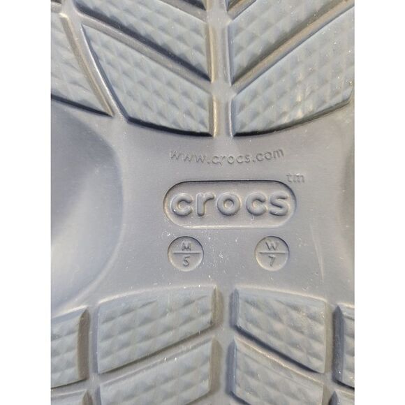 CROCS Unisex Navy Slip-on Shoes- Size M5/W7 - Picture 9 of 9